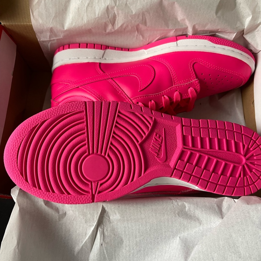 Women’s Pink Nike Low Top Dunks 8.5 Brand New